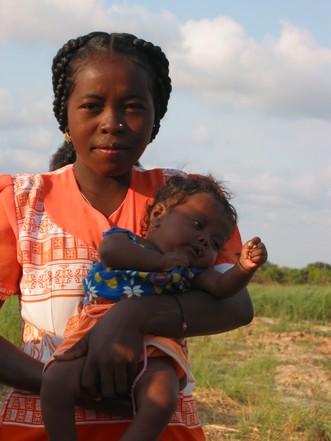 jeune mère à l'enfant